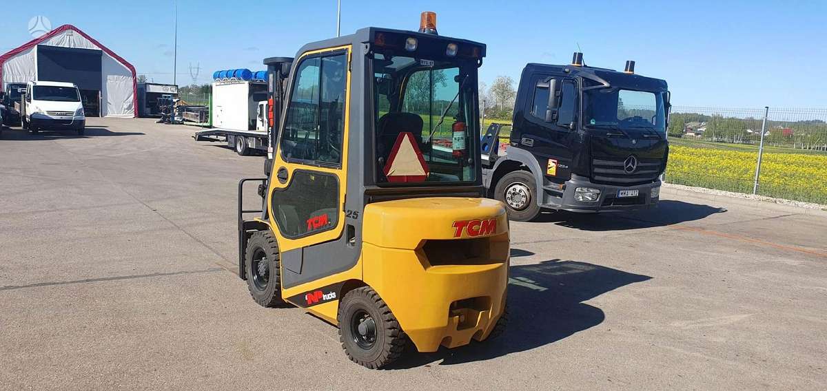 TCM FD25T6, forklifts