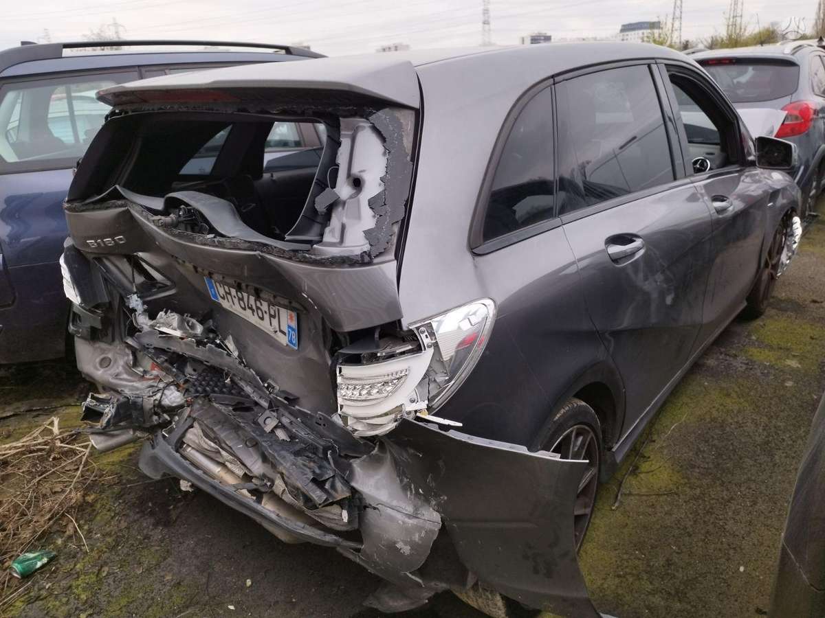 Mercedes-Benz B180 по частям