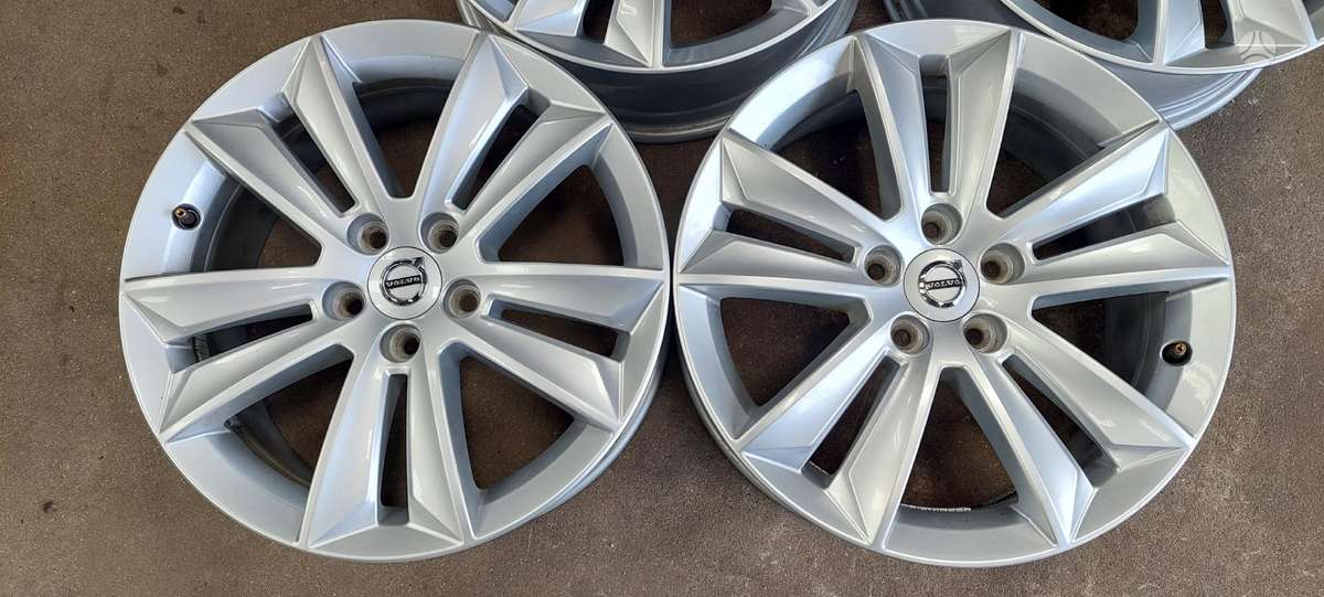 Volvo, lengvojo lydinio, R17