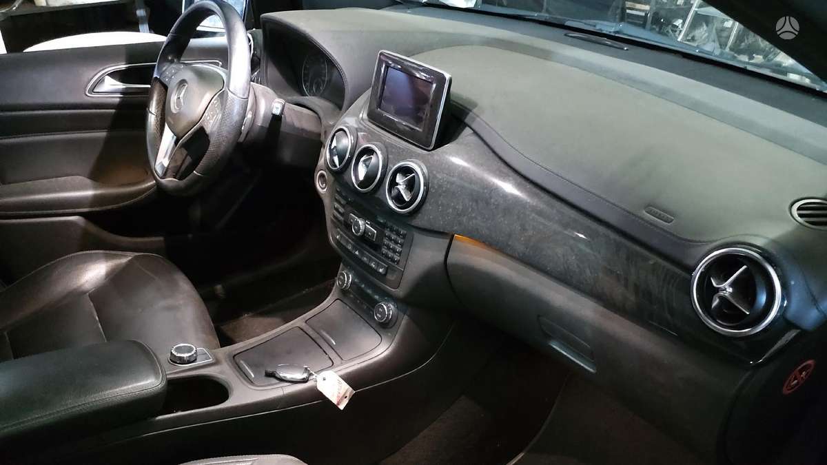 Mercedes-Benz B180 по частям