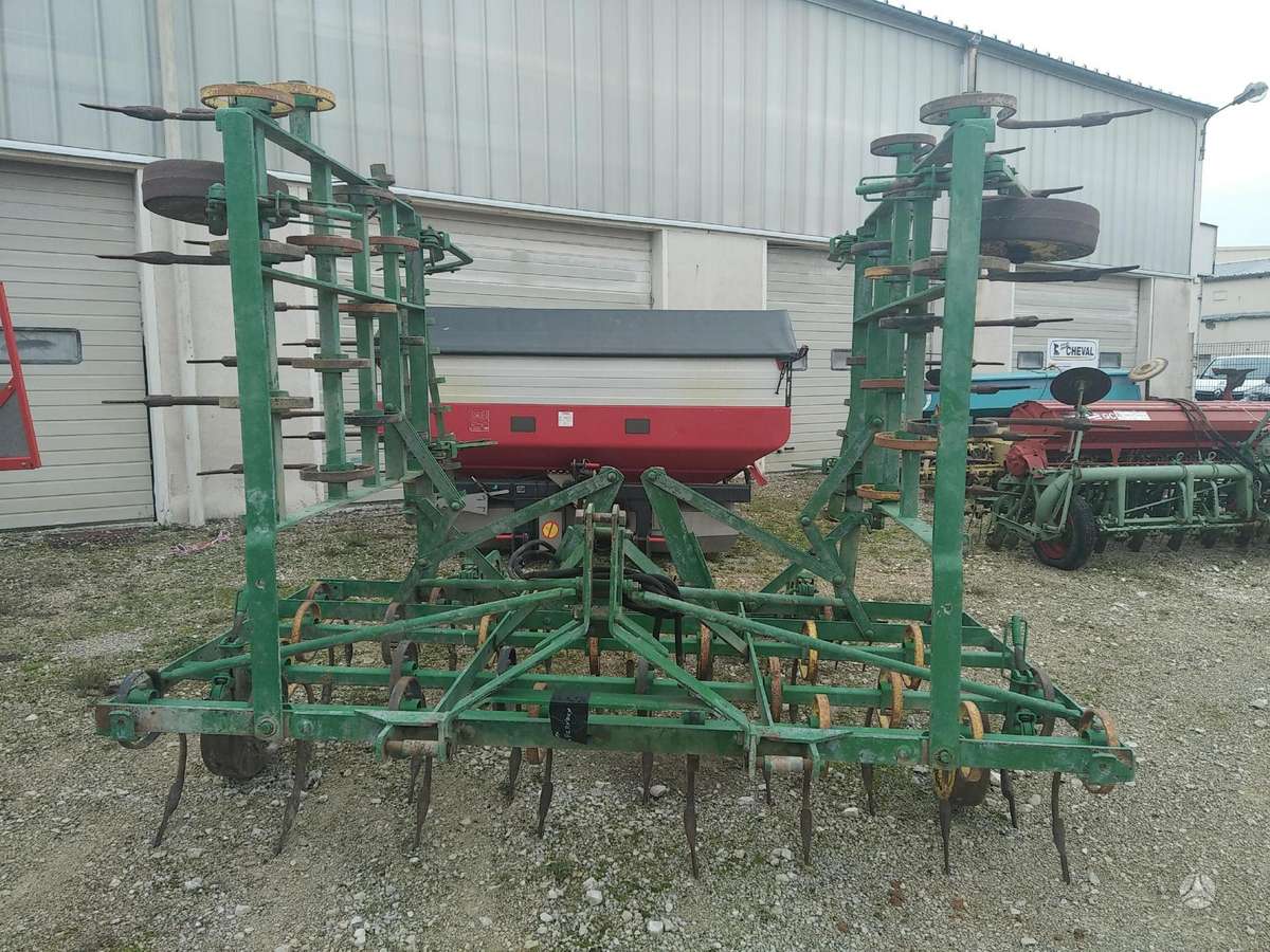 John Deere 600, kultivatoriai,akėčios