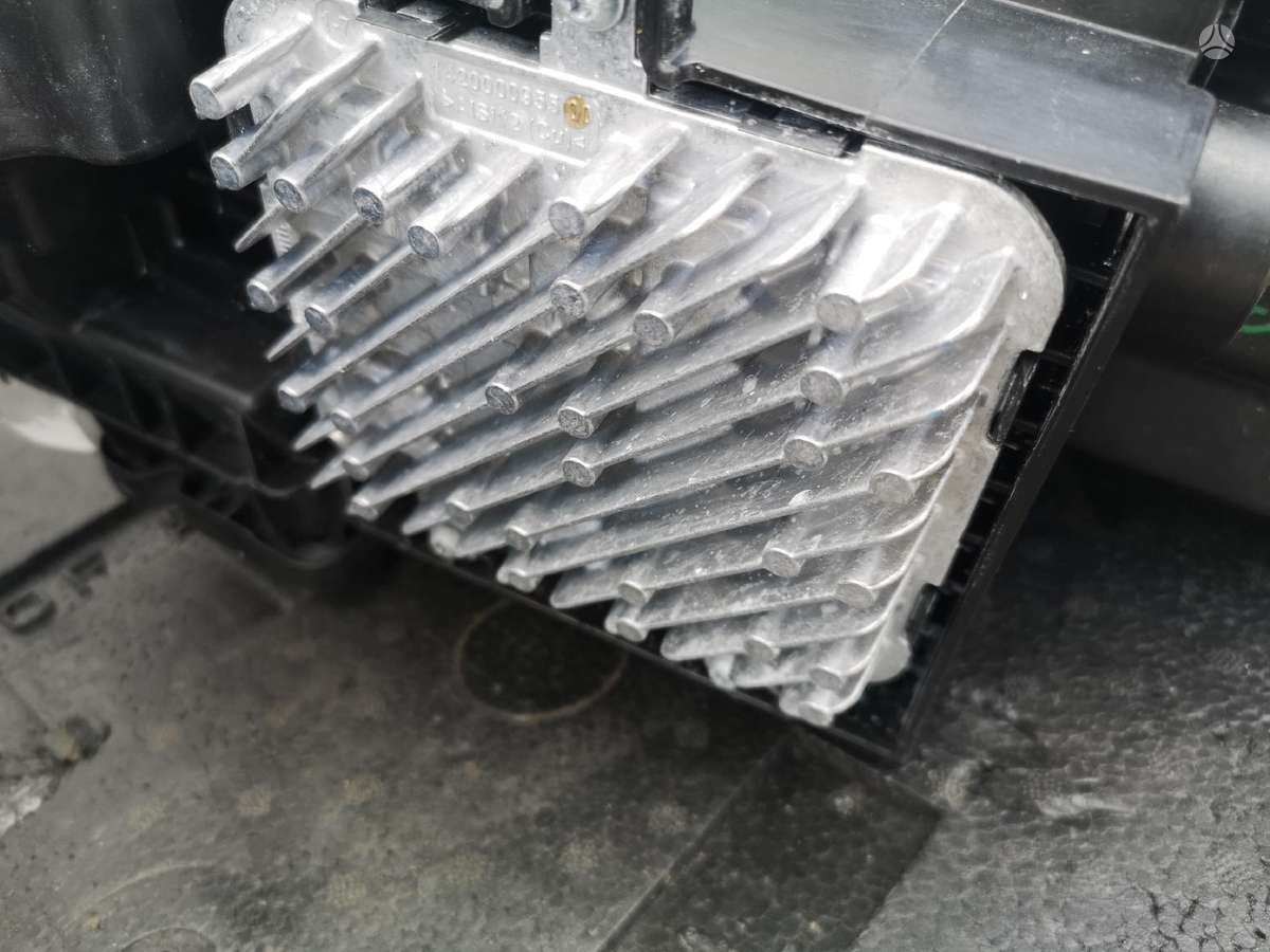 BMW X7 žibintai