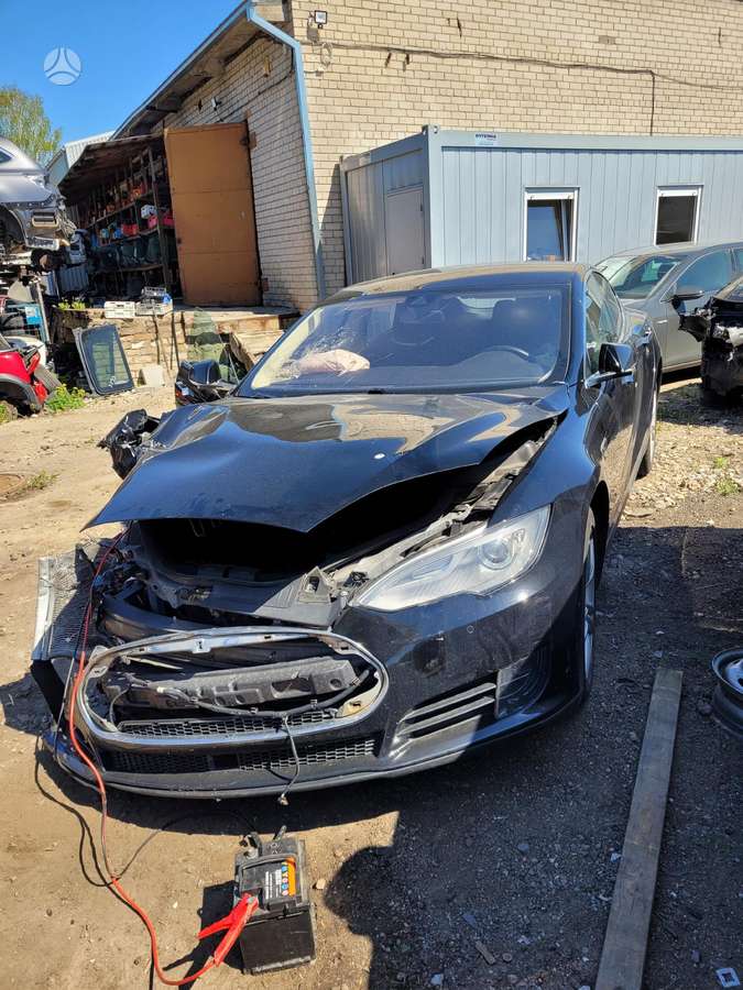 Tesla Model S dalimis
