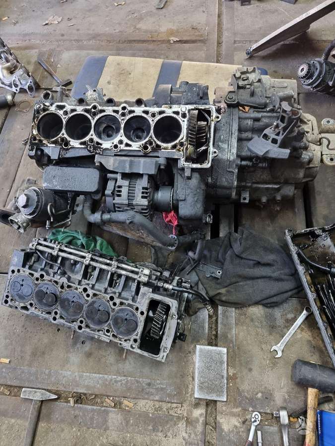 Volkswagen Multivan variklio detalės