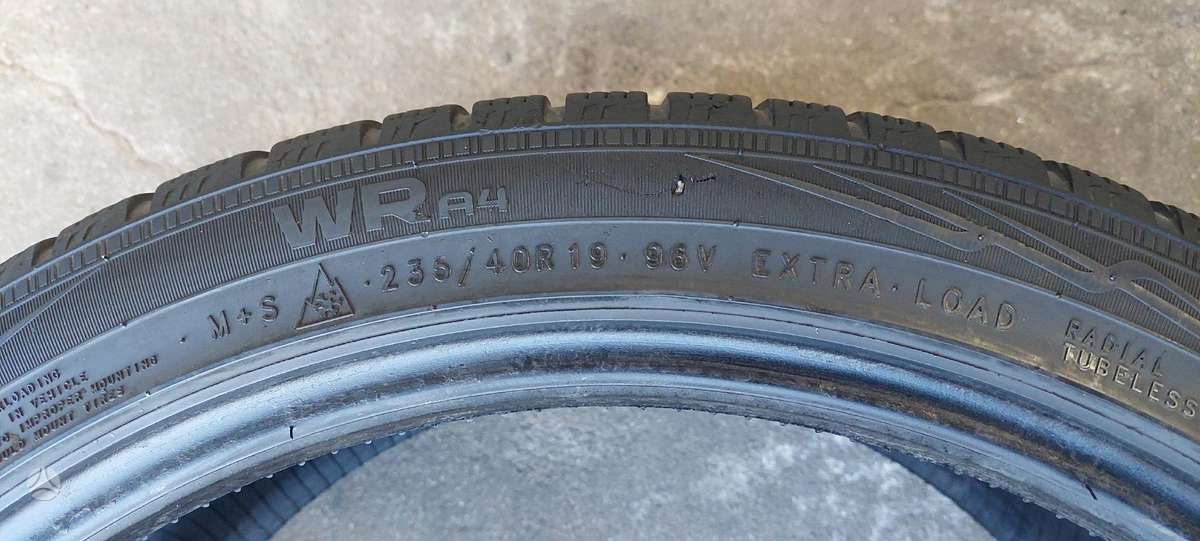 Nokian, зимние 235/40 R19