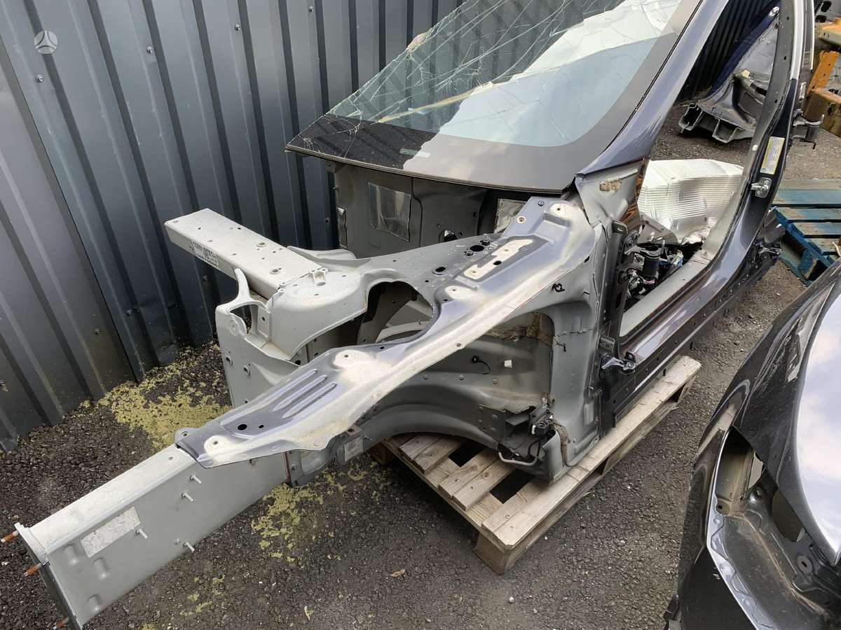 Tesla Model S 4 varomu