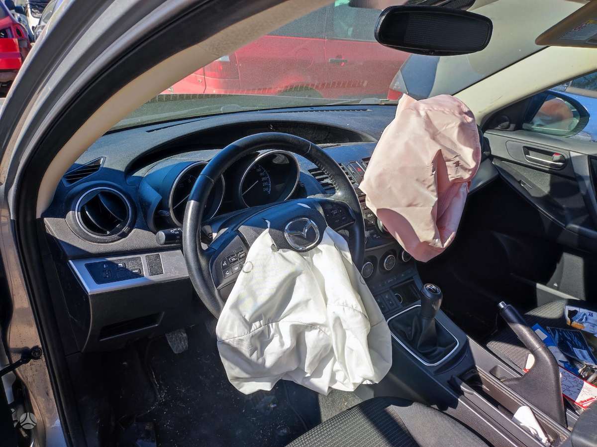 Mazda 3 dalimis. Dirbame nuo 9h iki 18h