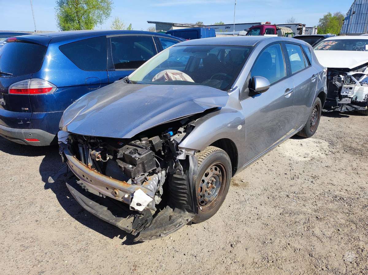 Mazda 3 dalimis. Dirbame nuo 9h iki 18h