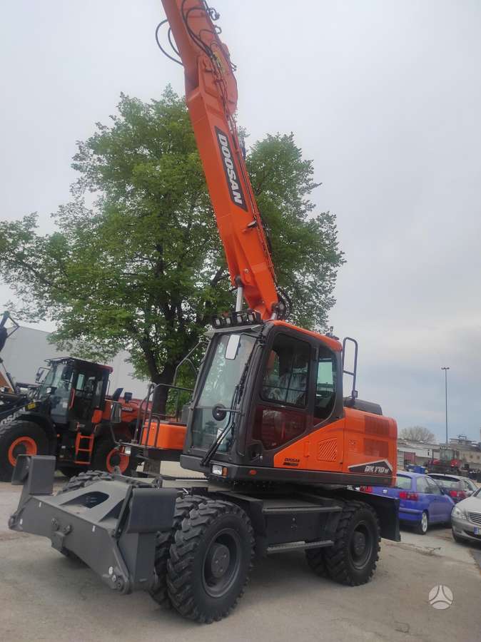 Doosan DX170W-7, excavator