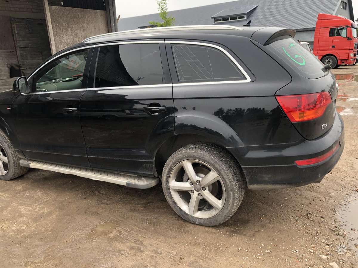 Audi Q7 dalimis