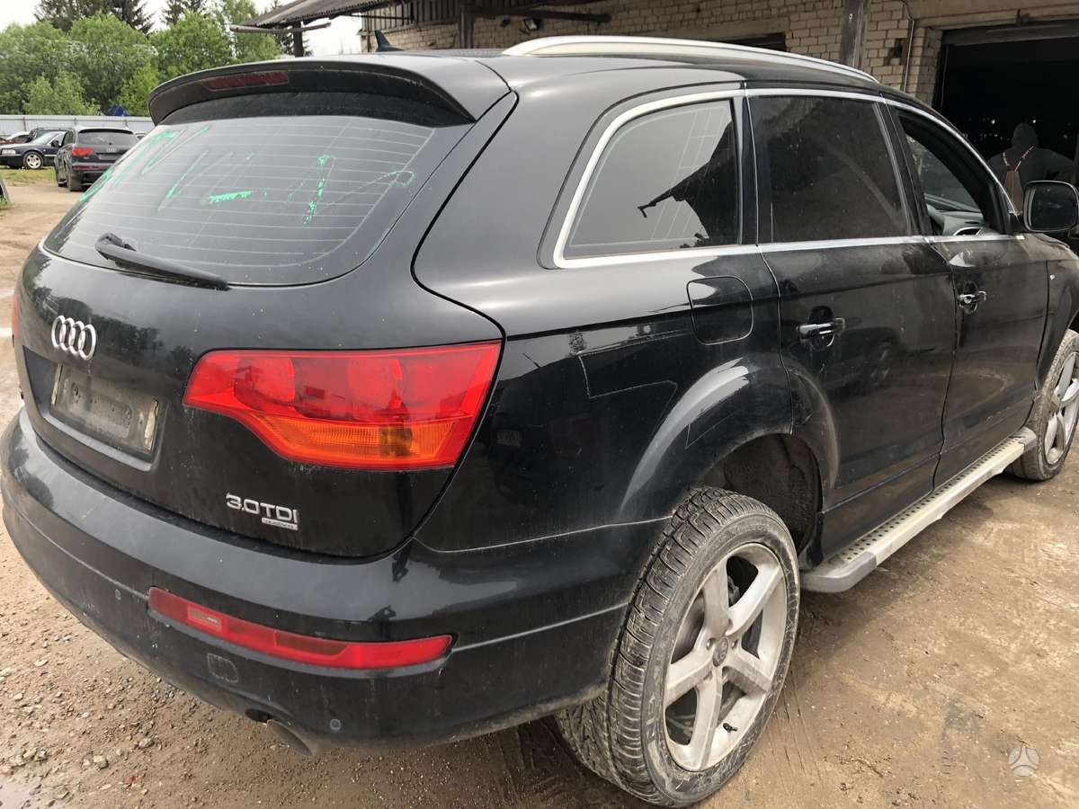 Audi Q7 dalimis