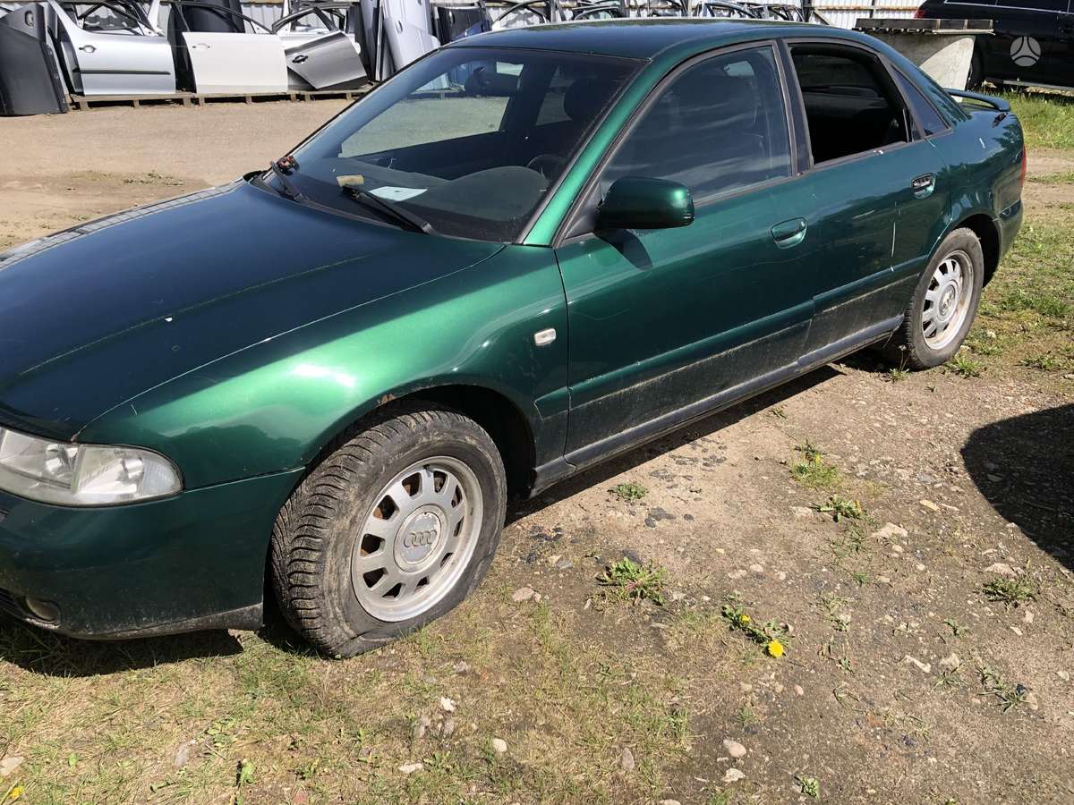 Audi A4 rezerves daļās. dalimis