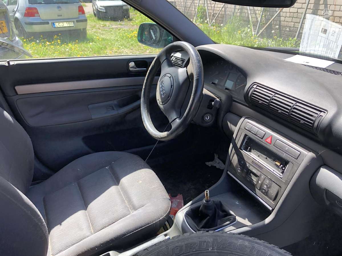 Audi A4 dalimis. dalimis