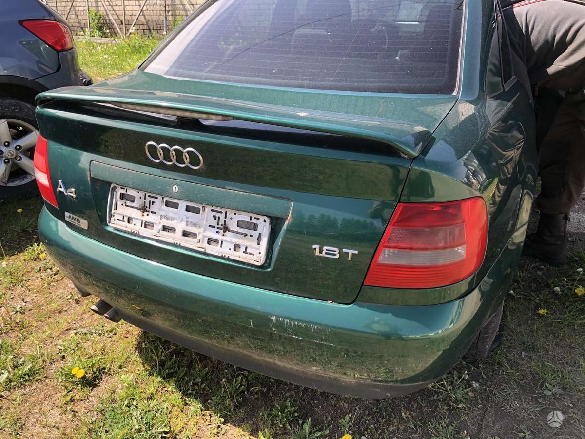 Audi A4 rezerves daļās. dalimis