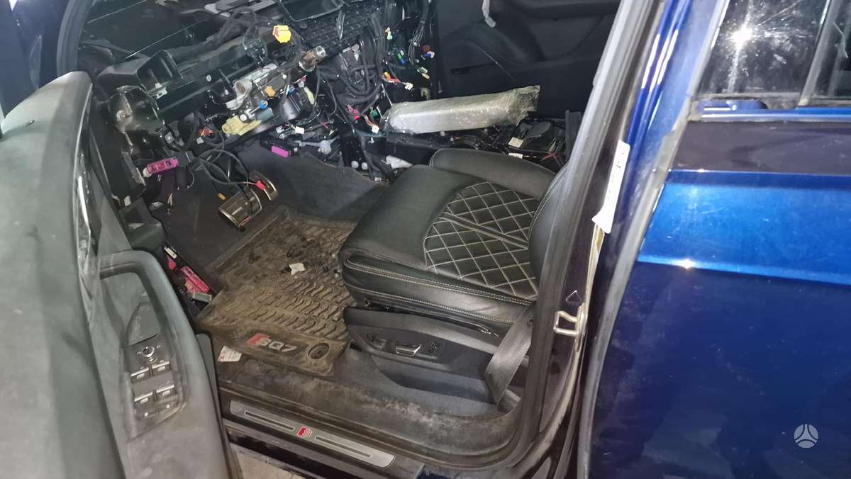 Audi Q7 детали салона