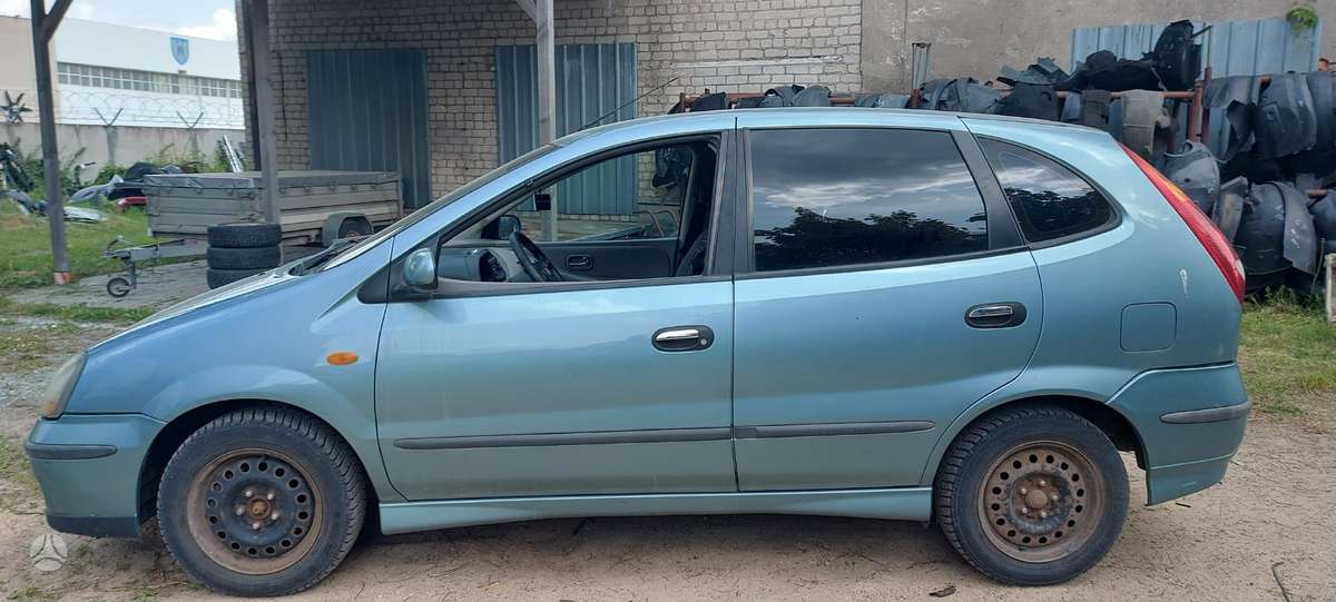 Nissan Almera Tino