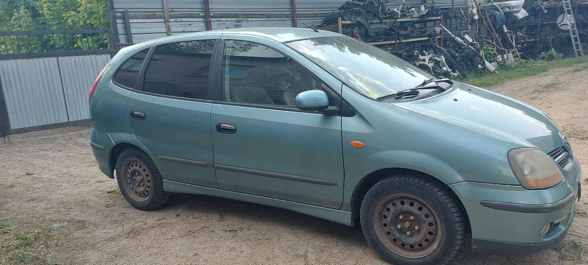 Nissan Almera Tino