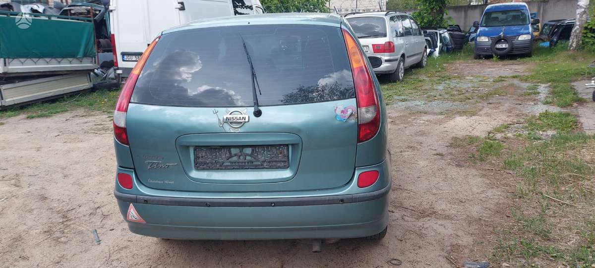 Nissan Almera Tino