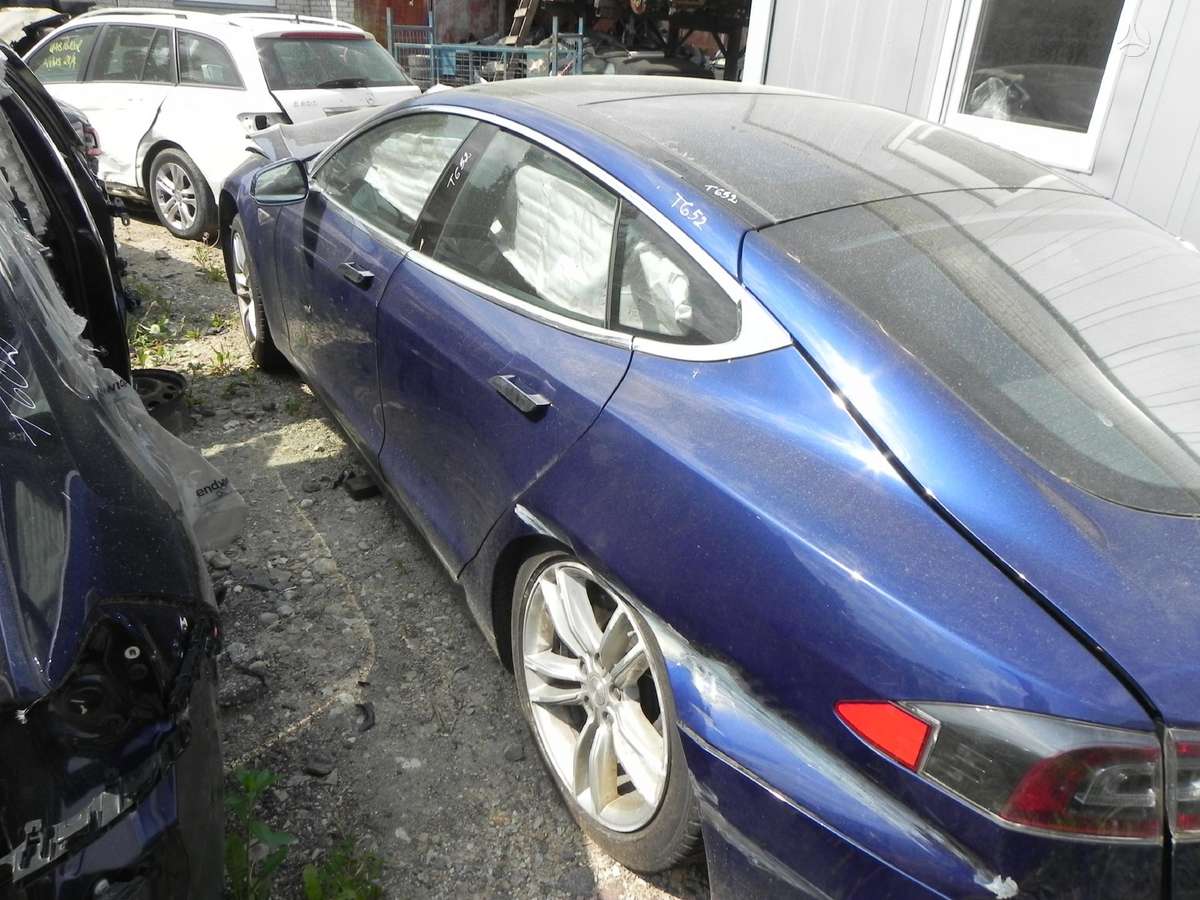 Tesla Model S dalimis
