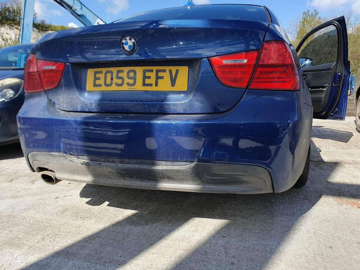 BMW 320 dalimis. Maza rida