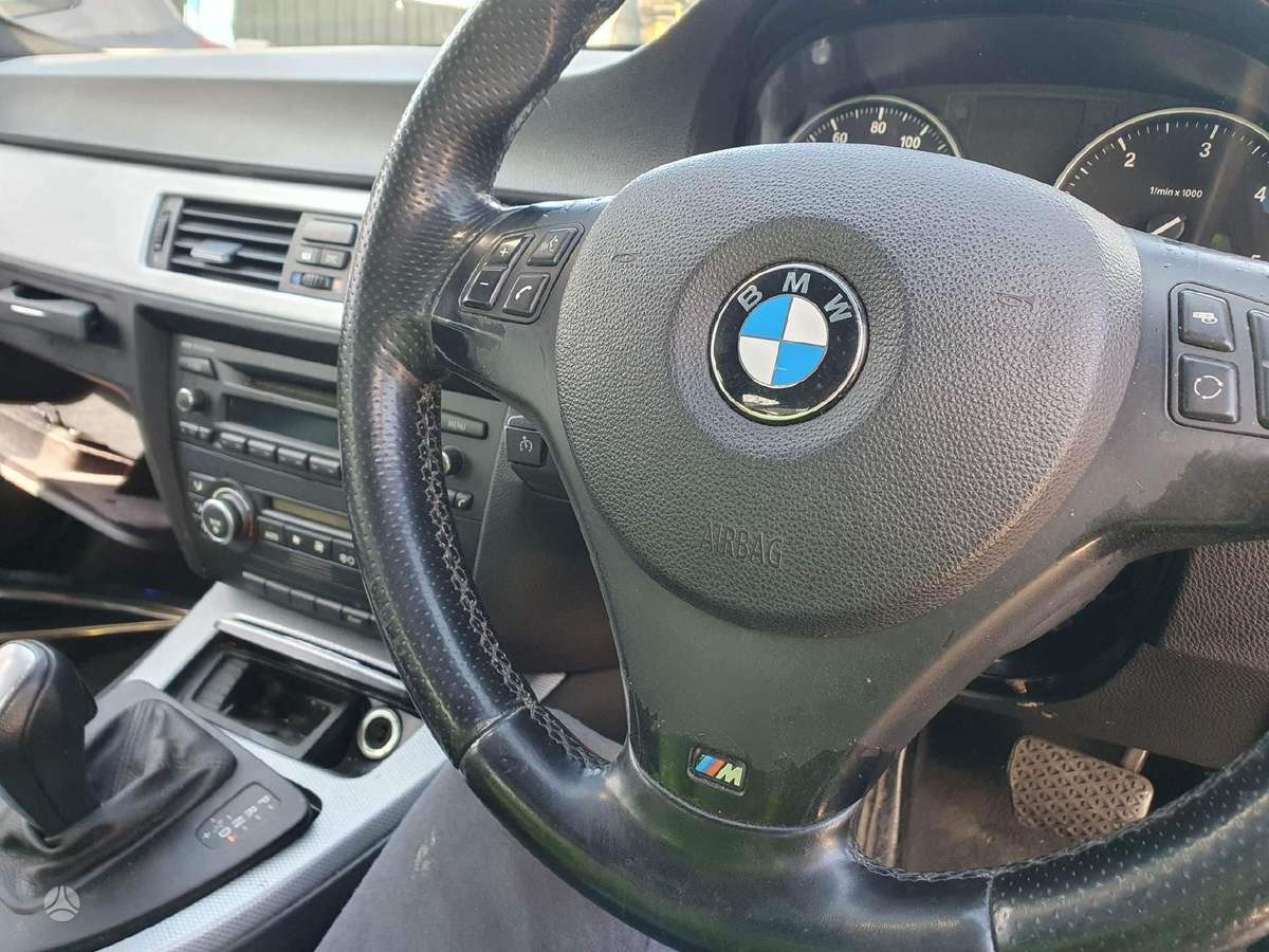 BMW 320 dalimis. Maza rida