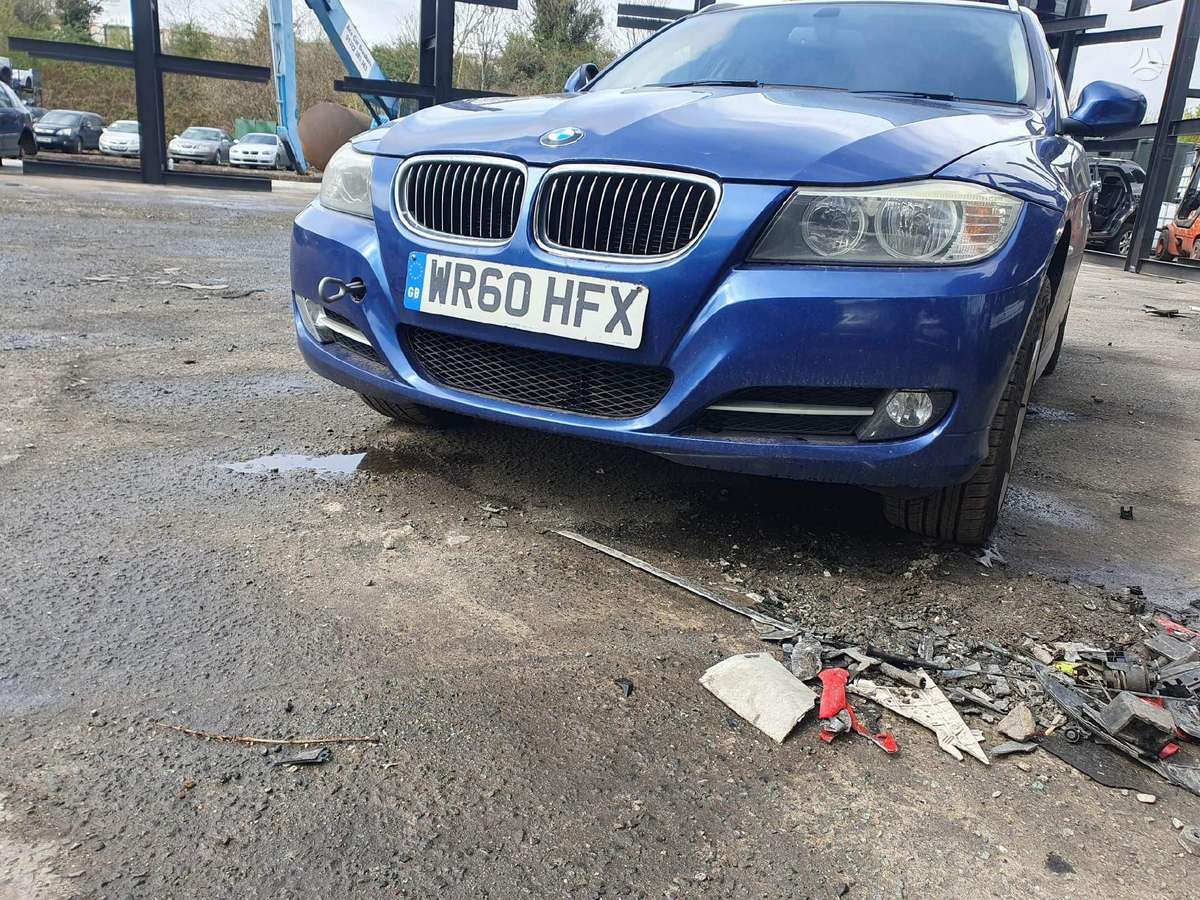 BMW 320 dalimis. Maza rida