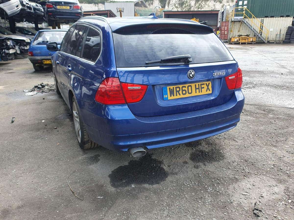 BMW 320 dalimis. Maza rida