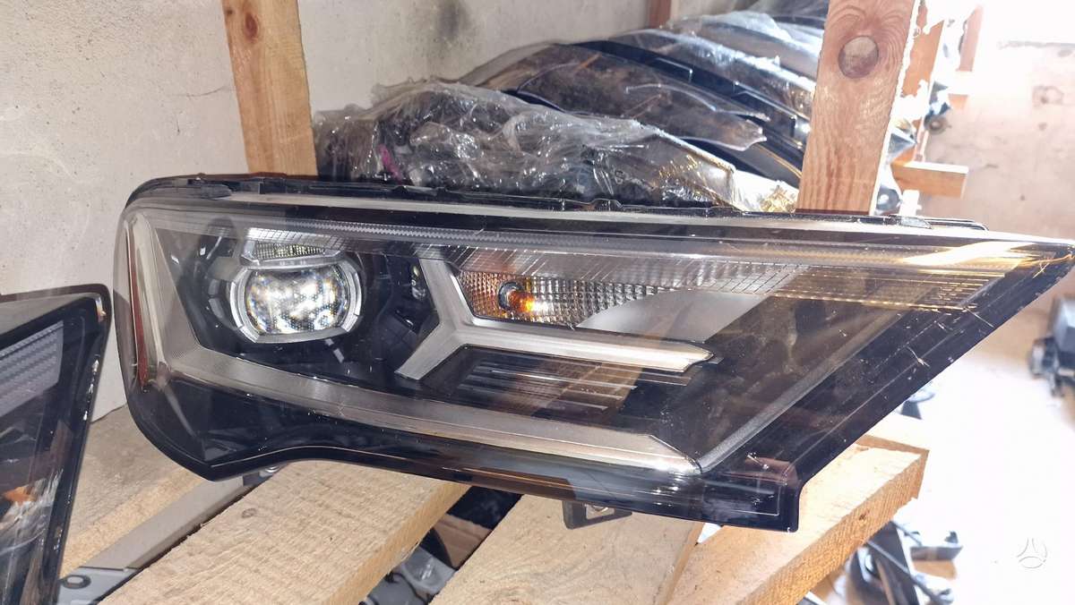 Audi Q7 детали салона