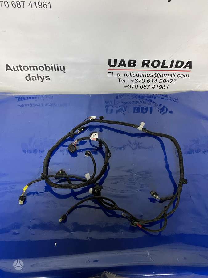 Tesla Model 3 kėbulo dalys