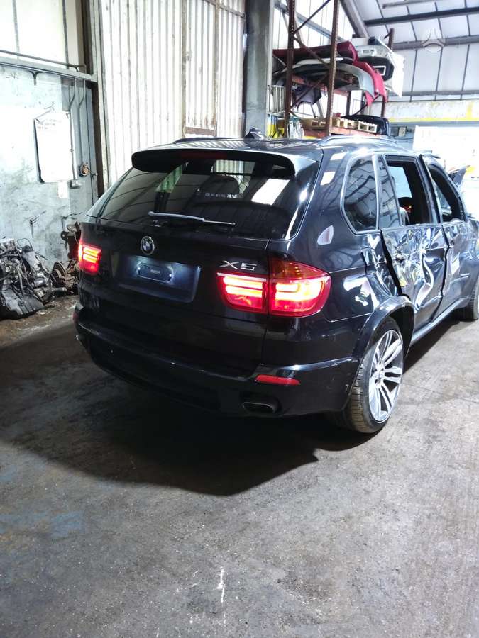 BMW X5 M dalimis