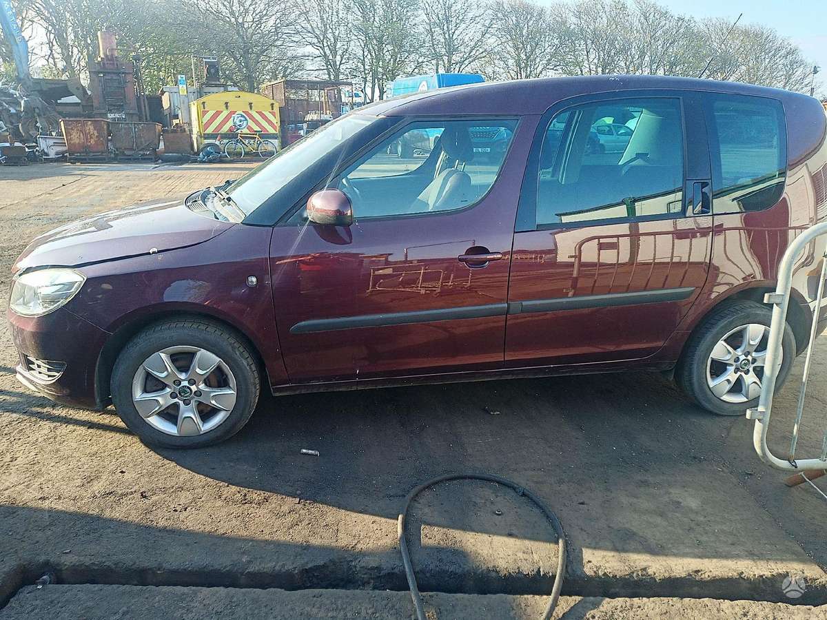 Skoda Roomster dalimis