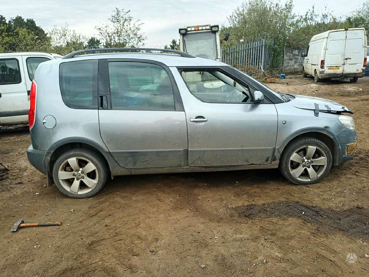 Skoda Roomster dalimis