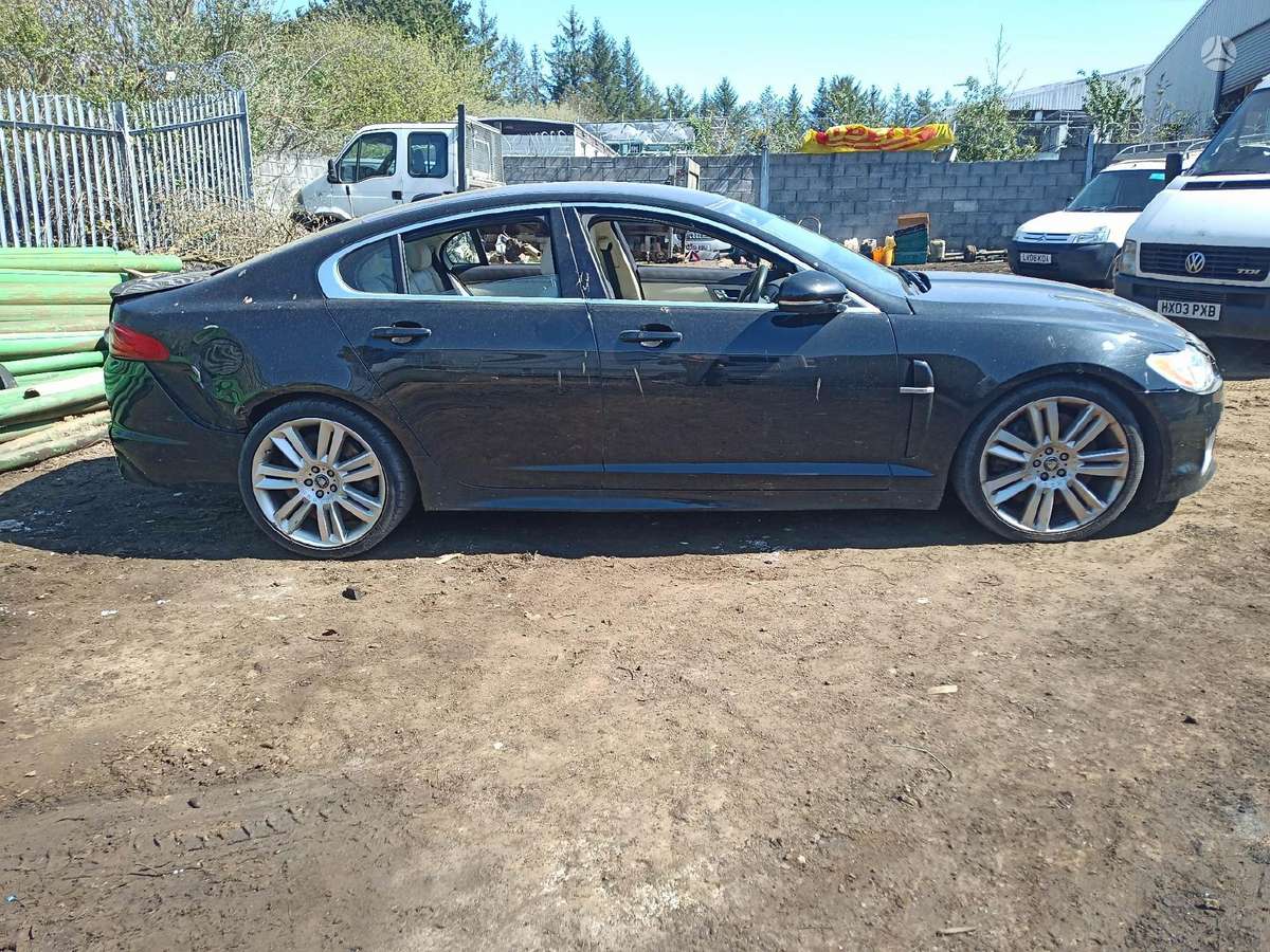 Jaguar XF dalimis
