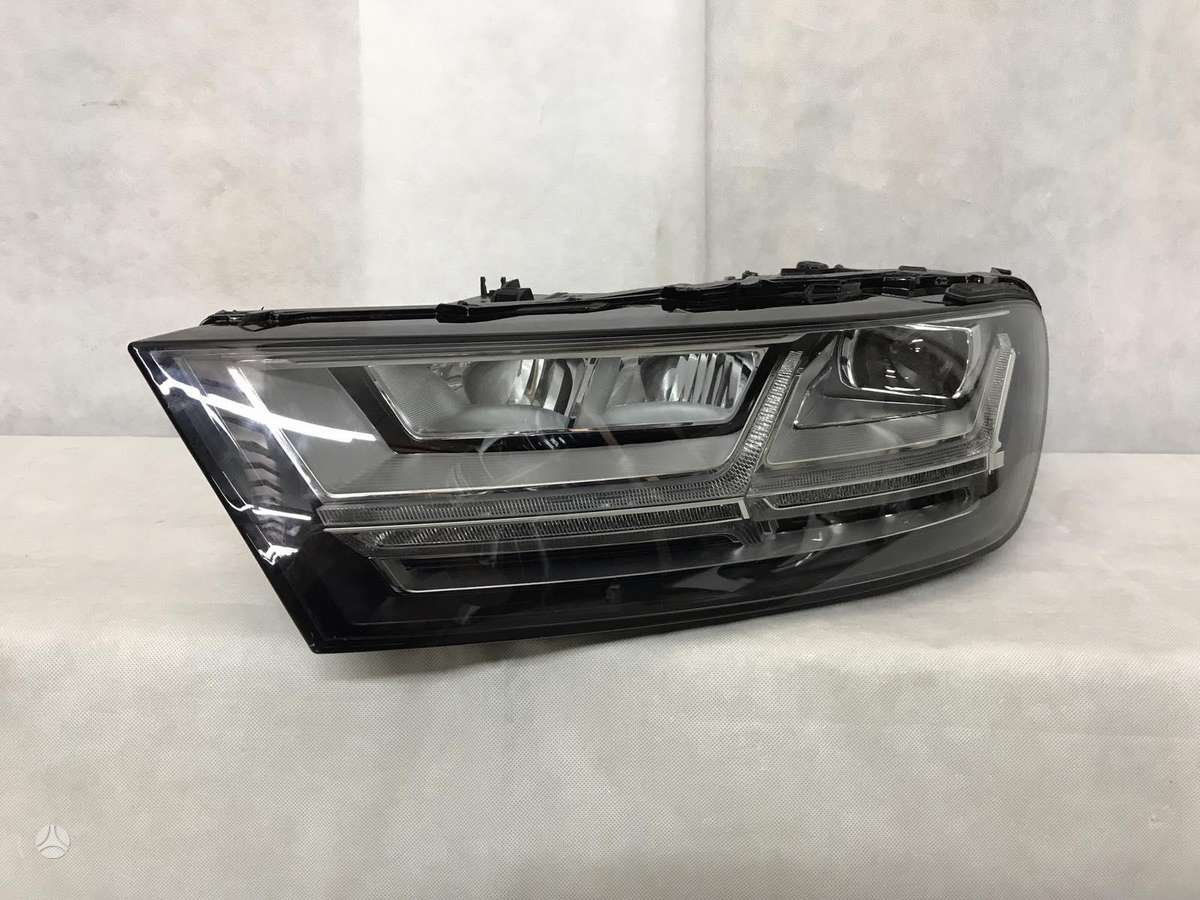 Audi Q7 žibintai