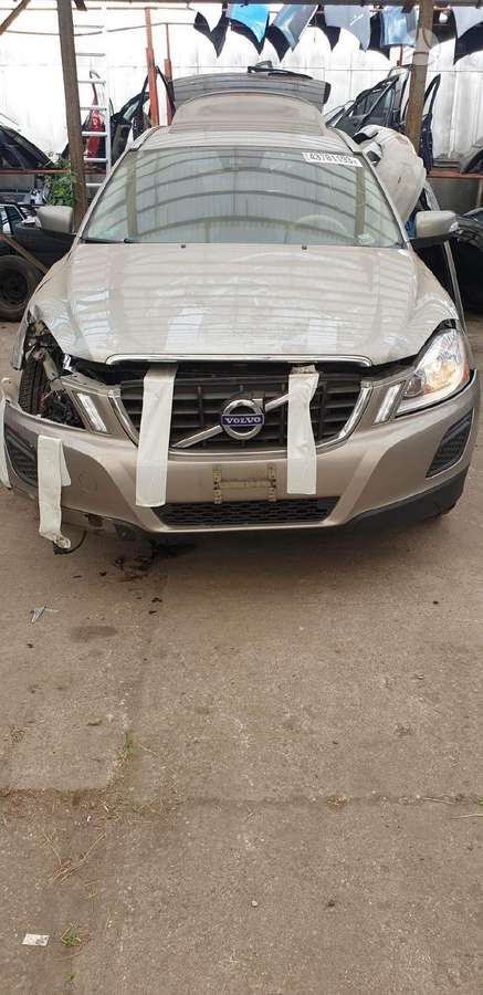 Volvo XC60 Spalvos kodas 492 46