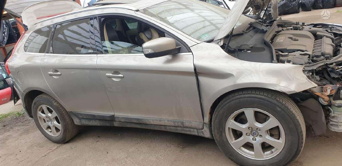 Volvo XC60 Spalvos kodas 492 46