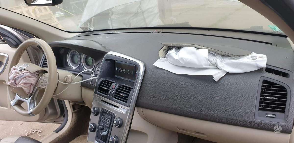 Volvo XC60 Spalvos kodas 492 46