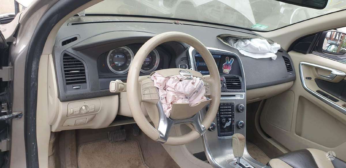 Volvo XC60 Spalvos kodas 492 46