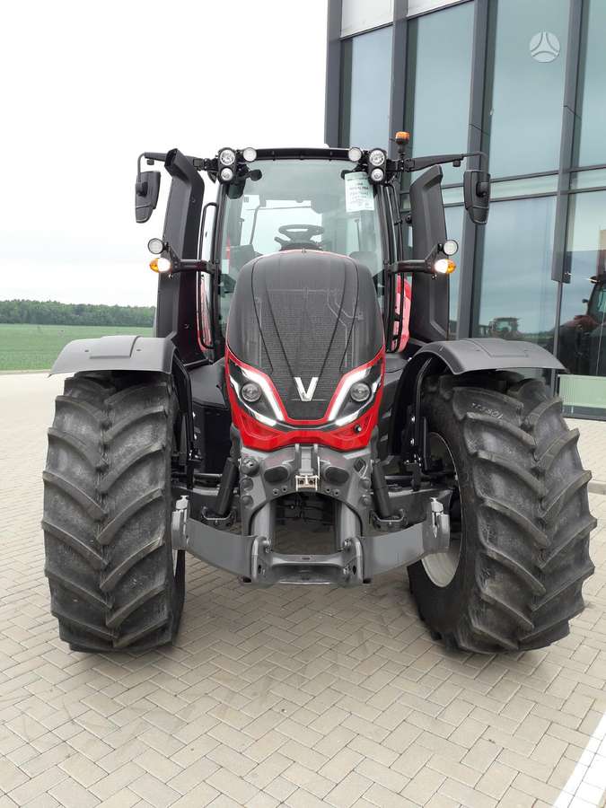 Valtra T235V, traktoriai