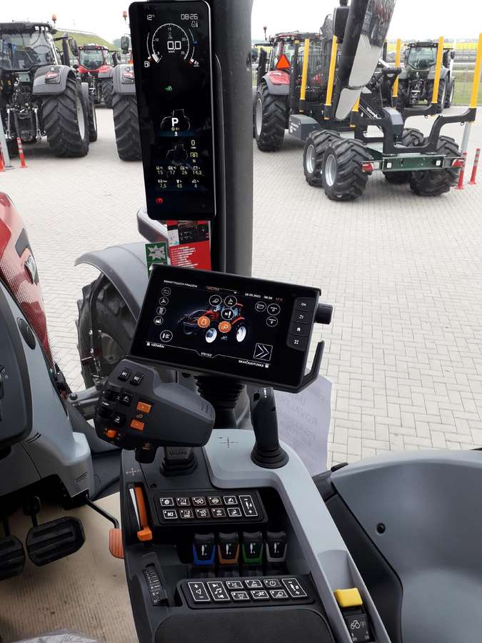 Valtra T235V, tractors