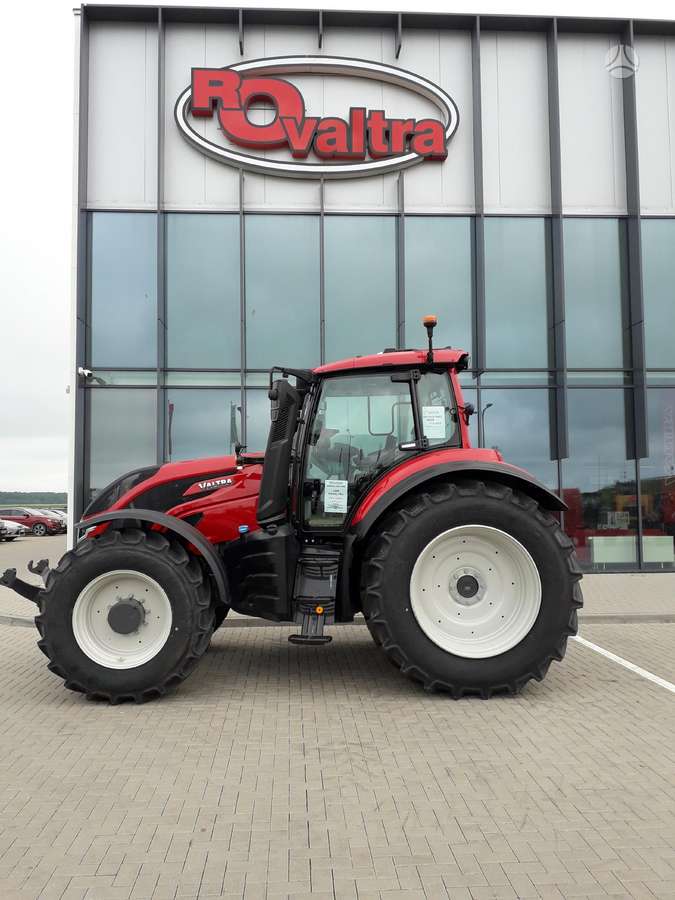 Valtra T235V, traktoriai