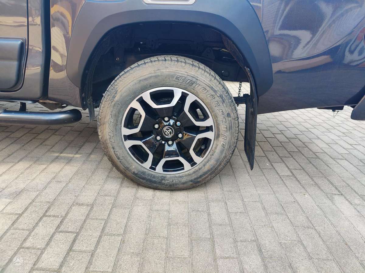Toyota Hilux Ratų komplektai
