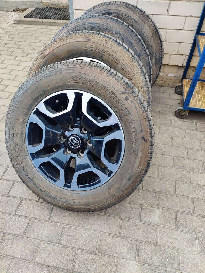 Toyota Hilux Ratų komplektai