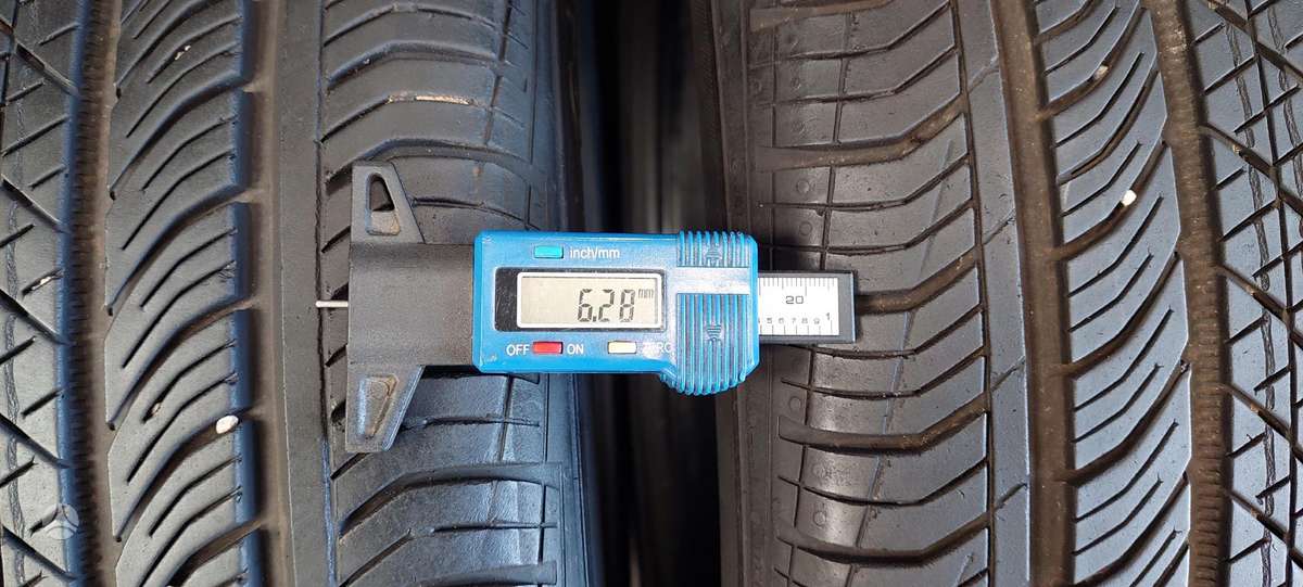 Continental, всесезонные 235/50 R19