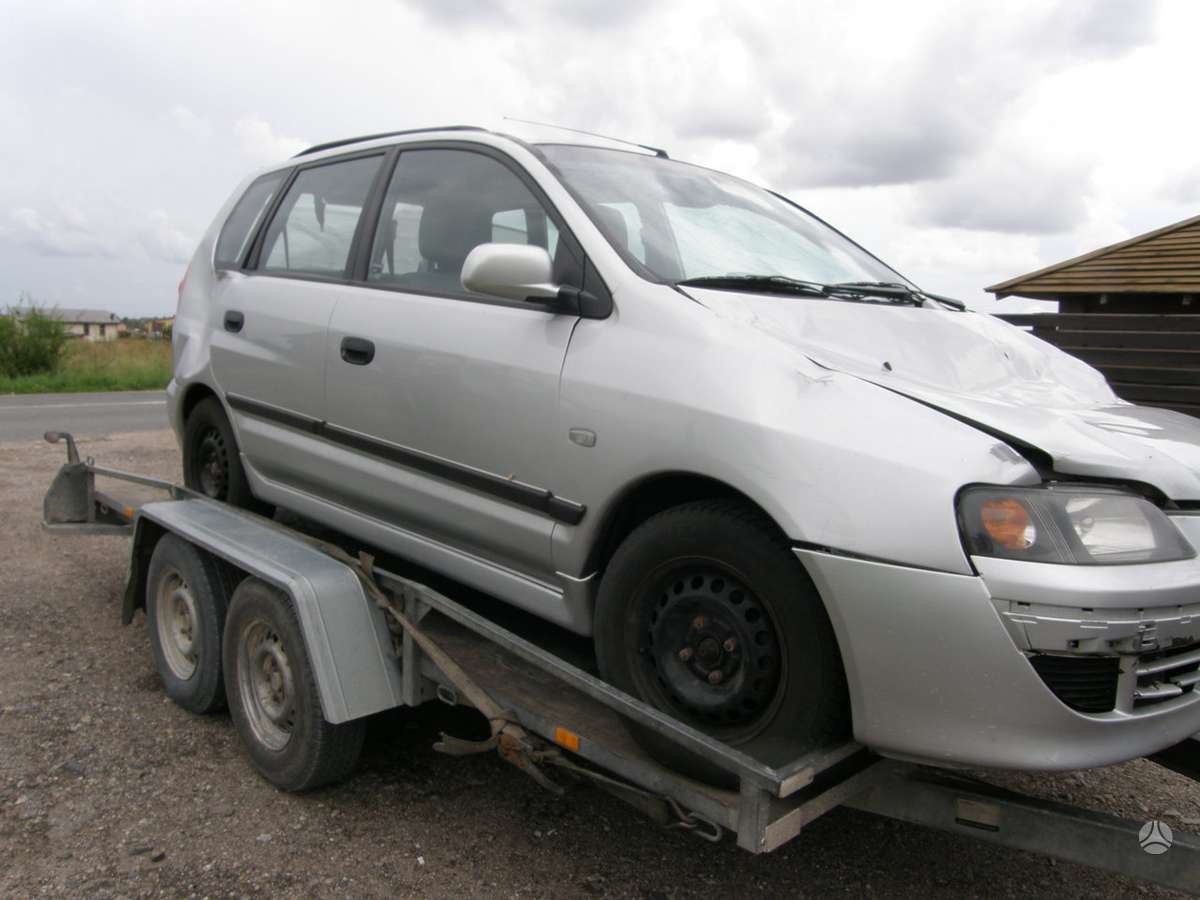 Mitsubishi Space Star Automobilis dalimis
