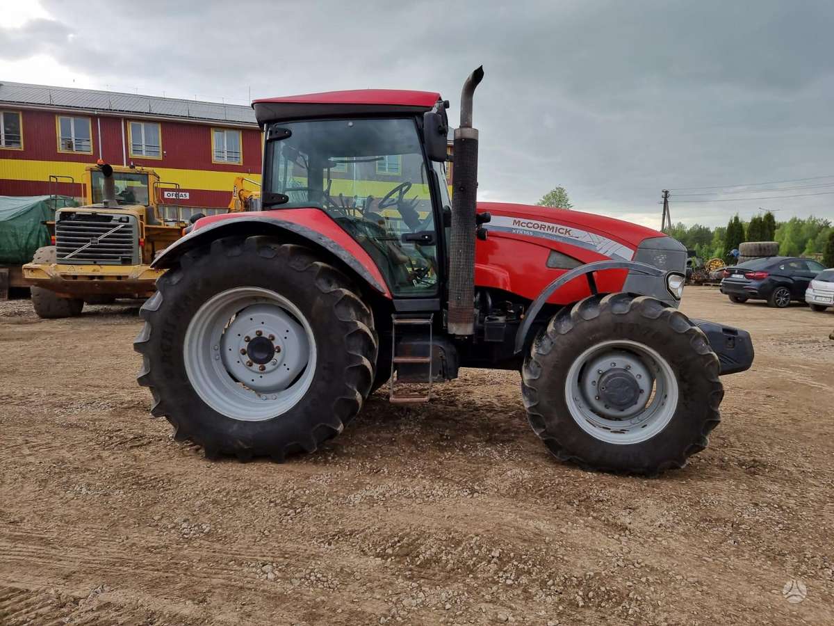 McCORMICK XTX 165, traktori