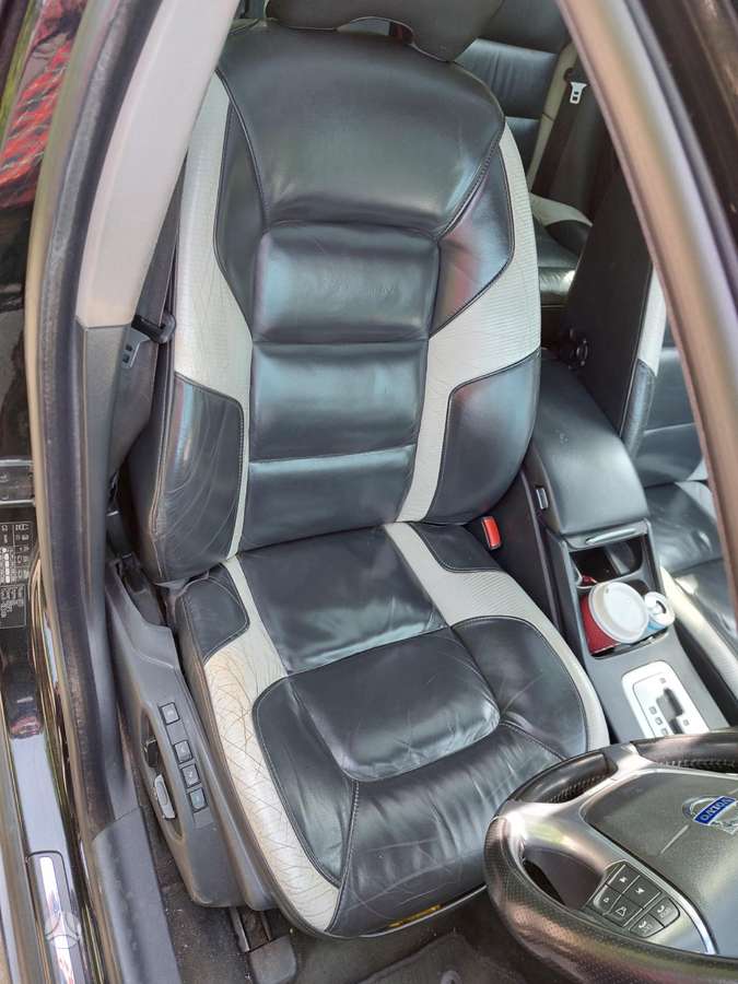Volvo V70 R design