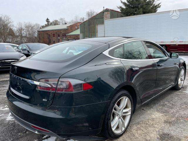 Tesla Model S dalimis