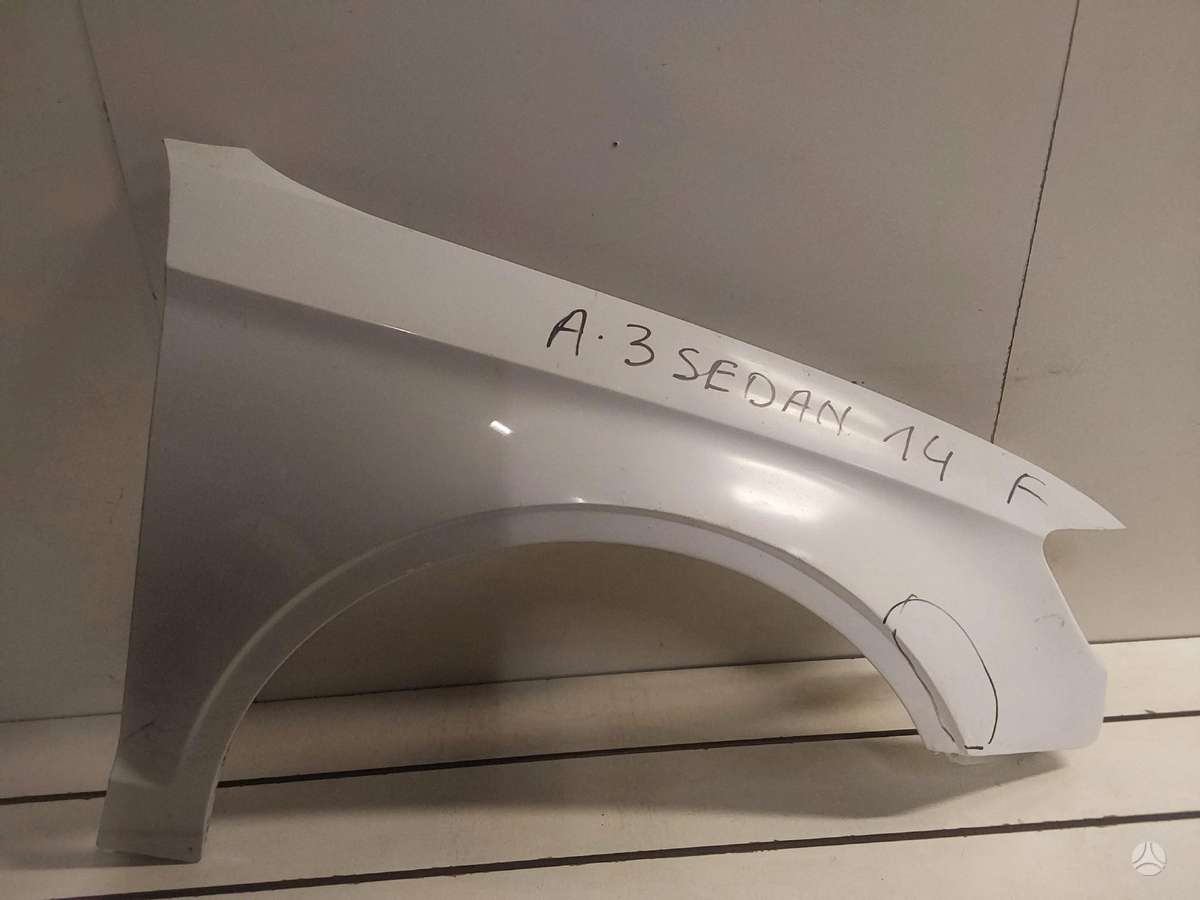 Audi A3 dalimis. Sedanas