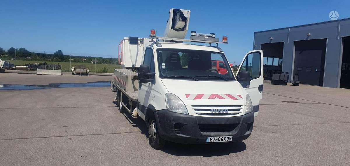 Iveco 50C18, automobiliniai bokšteliai